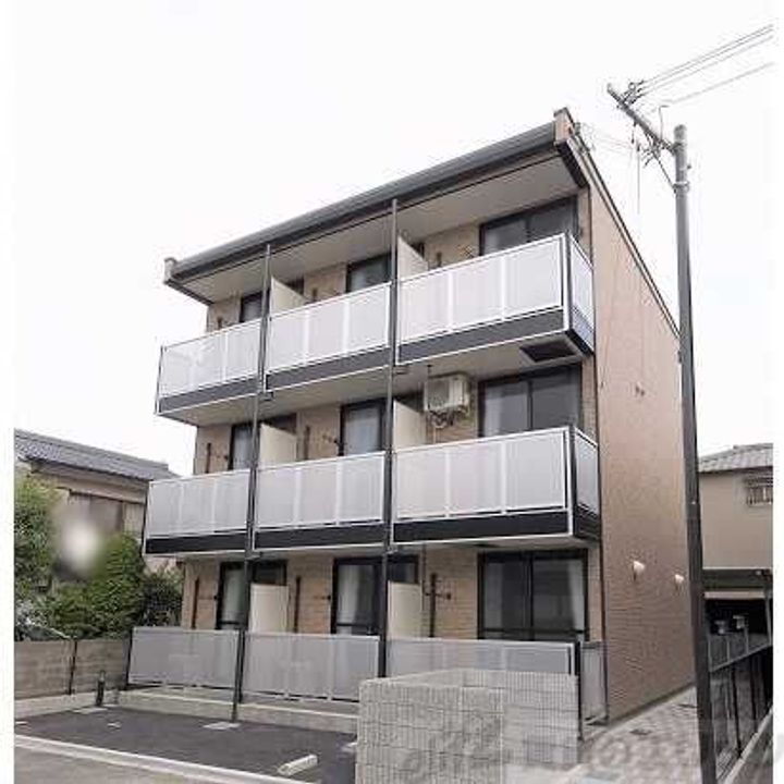 レオパレスグリーンローズ 3階建