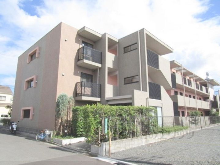 グリーンクローバー 3階建