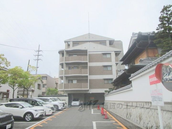 リヴァーウィンド 6階建