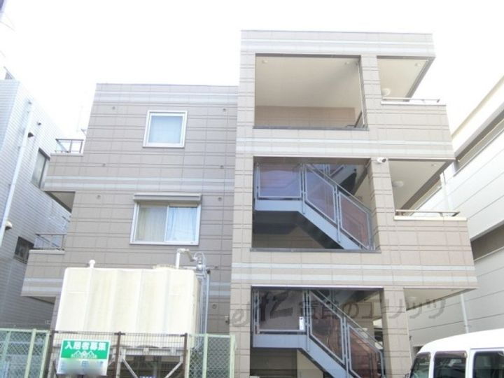 メゾンエルアンドジョイ 3階建