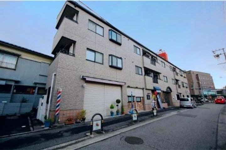 ノアーズアーク千里山田 3階建