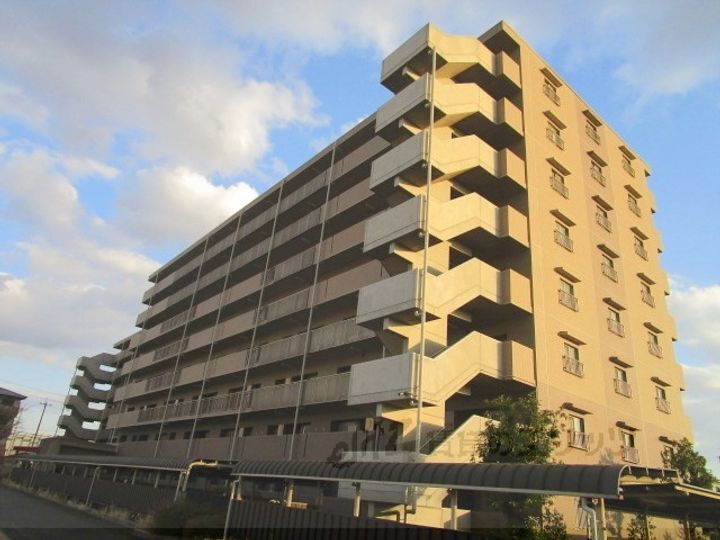 ＮＣＲｅ高槻 8階建