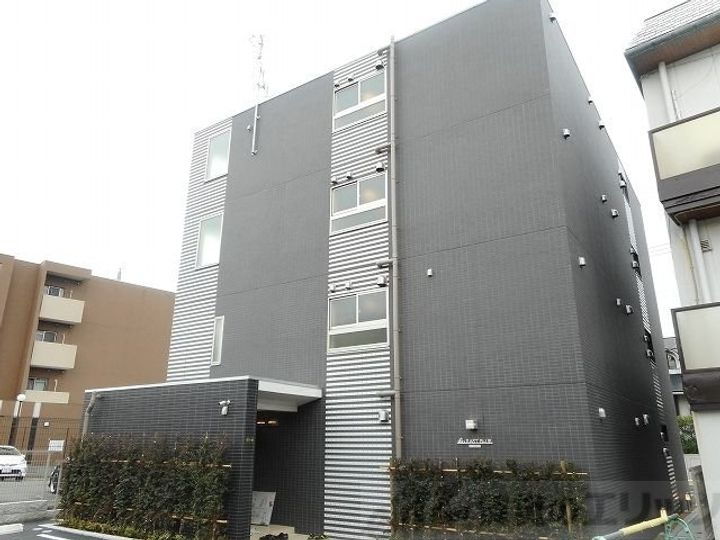 イーストブルー 4階建