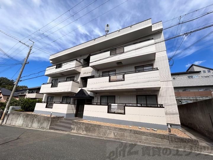 ルミエール 3階建