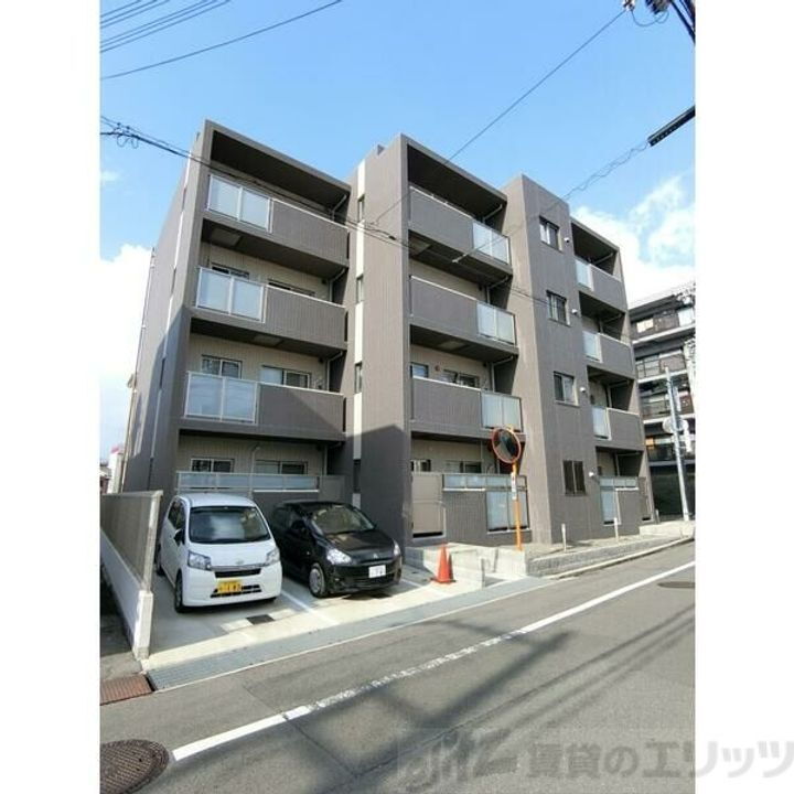 リッシュ　テーレ 4階建