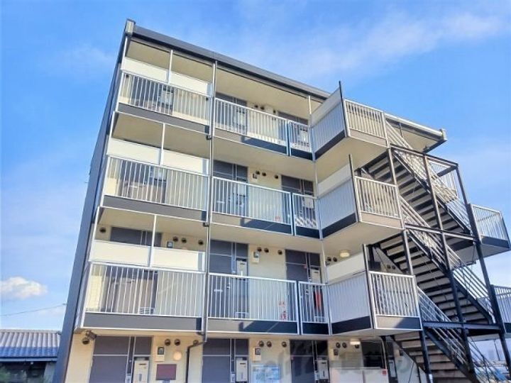 レオパレスクロスロード岸部 4階建