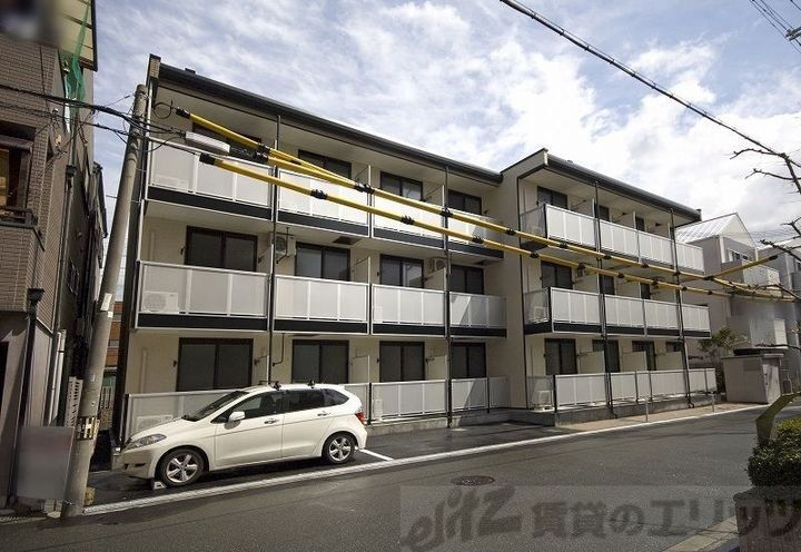 レオパレスノンノ　ミーオ 3階建