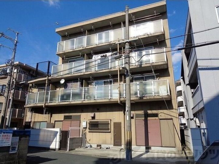 シャトー金城 4階建