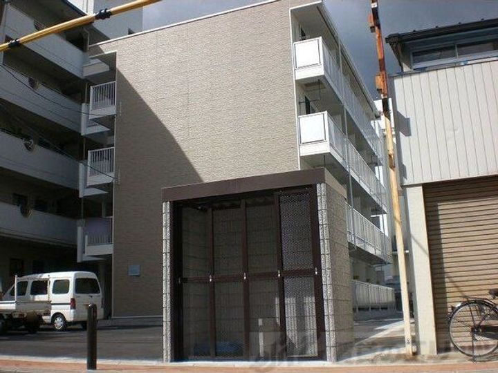 レオパレス南金田 4階建