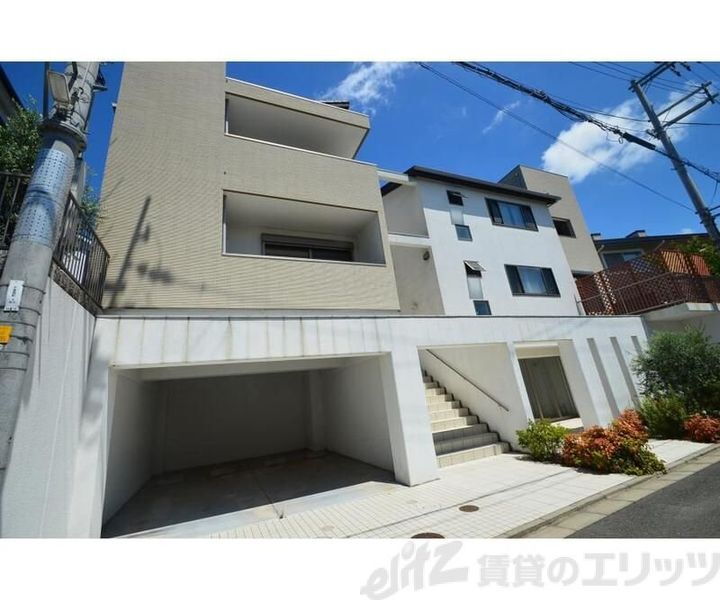 Ｒｏｓｅ　Ｂｉａｎｃｈｅ 2階建