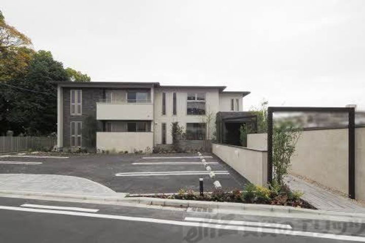 シャーメゾン　ｄｅ　Ｓｏｌｅｉｌ 2階建