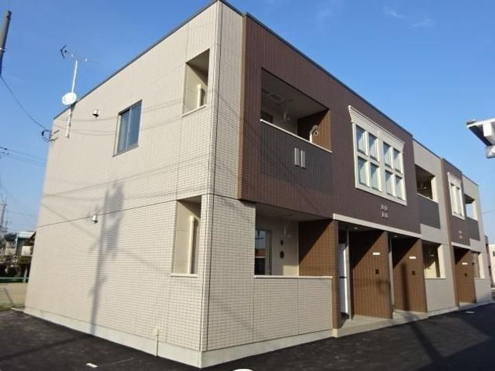Ｌａ　Ｃｌａｒｔｅ　　（ラ　クラルテ） 2階建