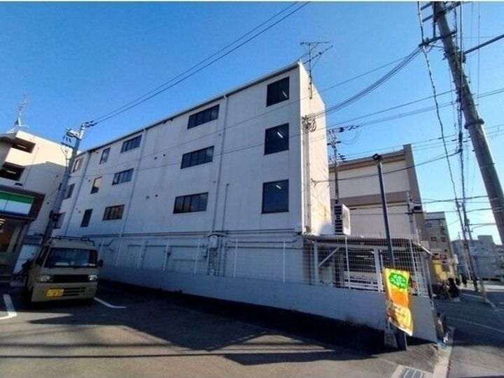 ウエストハイツ 4階建