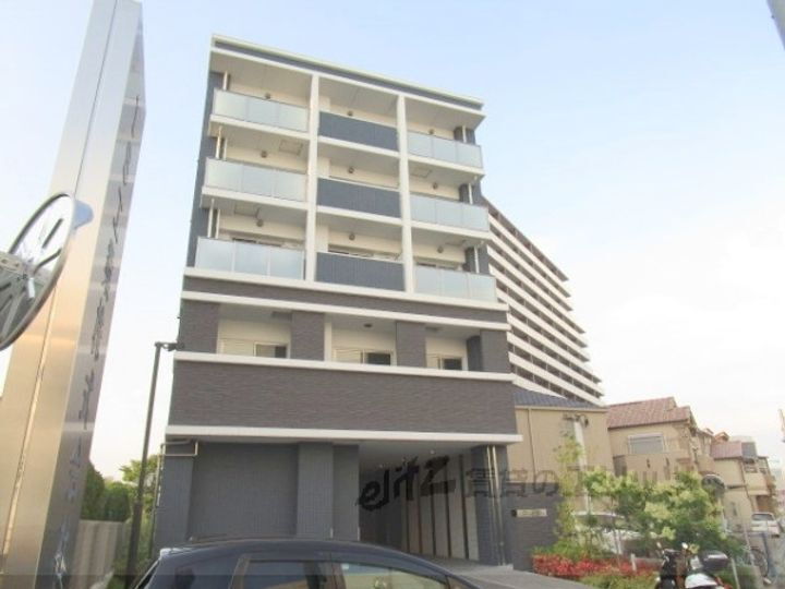 グランブルー高槻 5階建