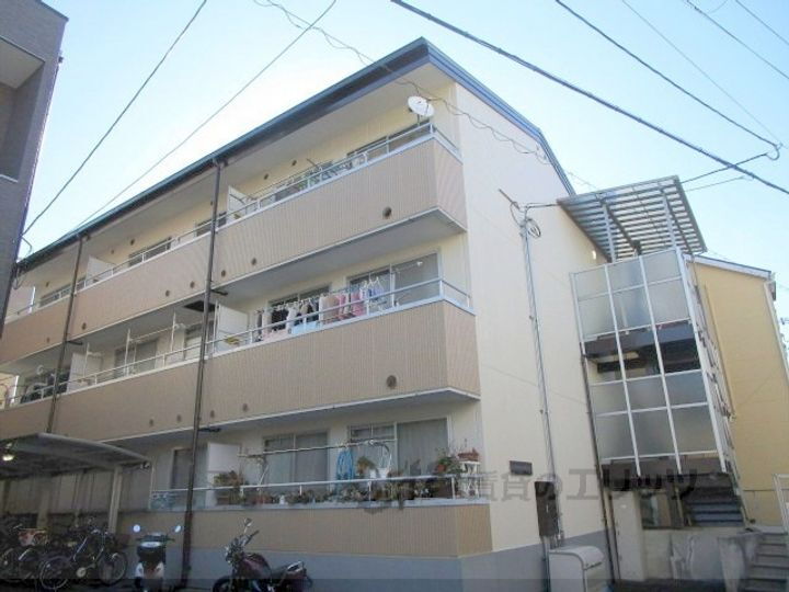 アパートメントＮＩＮＥ 3階建