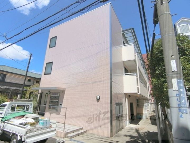 イーストヴィレッジ茨木 3階建