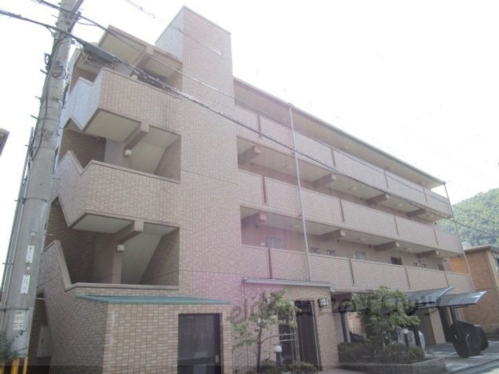エフティー上牧 4階建