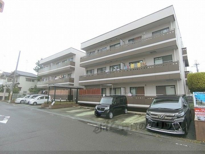 アセンブリー華 3階建
