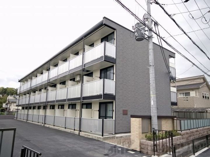 レオパレス見付山 3階建