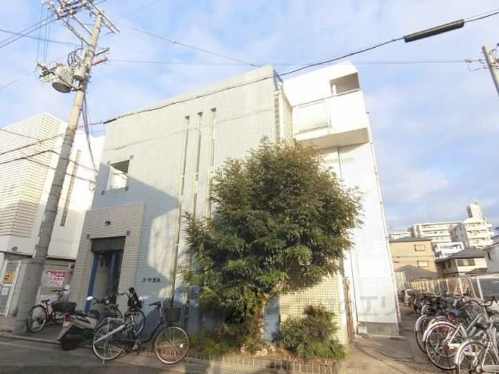 カーサ茨木 3階建