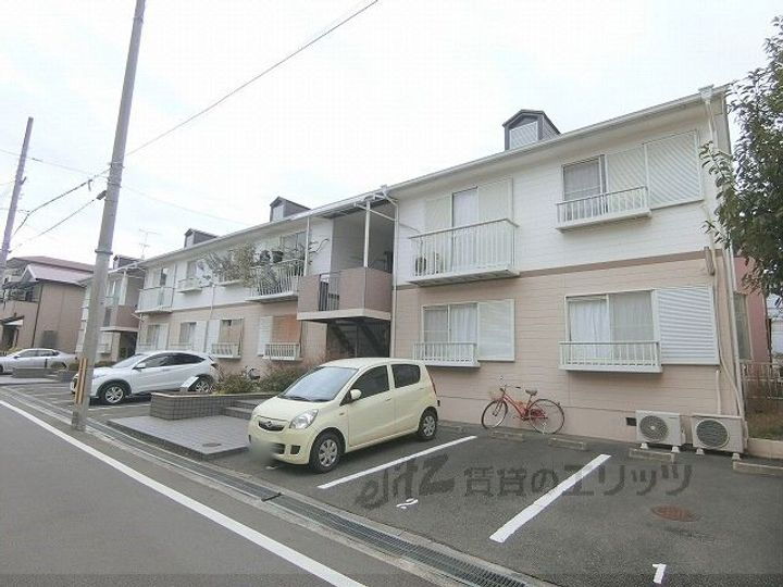 レーベンファミール鮎川 2階建