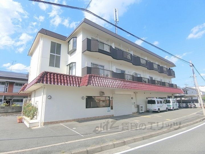 メゾーネ茨木 3階建