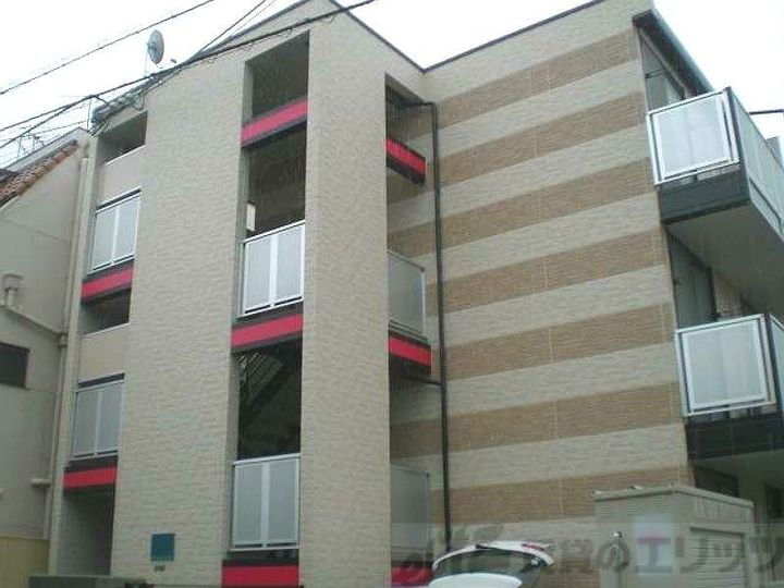 レオパレスＳＡＫＡＥ 3階建