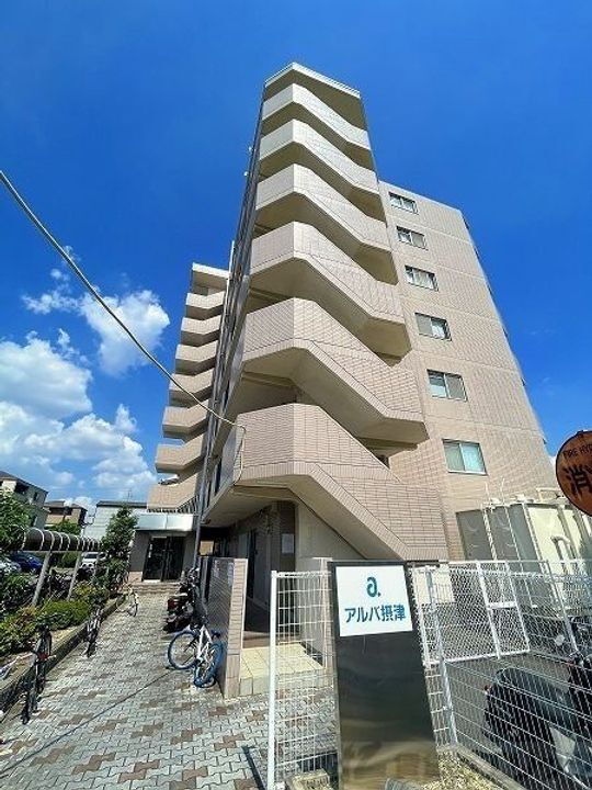 アルバ摂津 8階建