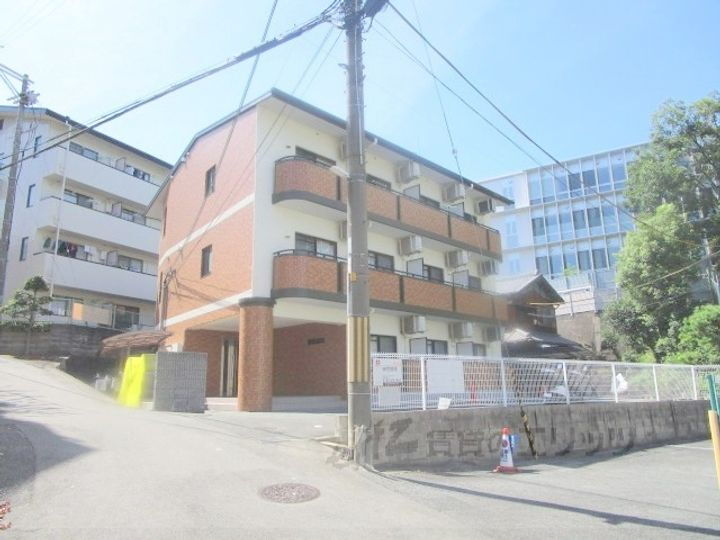 モンプランドール千里 3階建