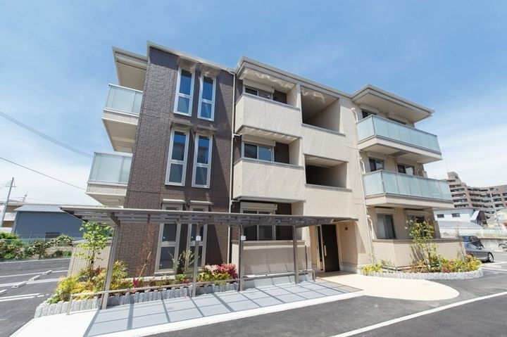 Ｃｌａｒｔｅ　ＥＳＡＫＡ 3階建