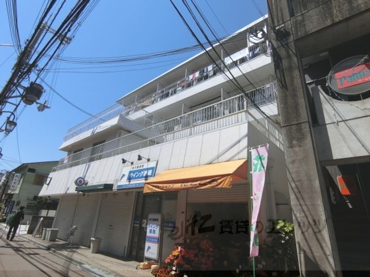 ホワイトハイツ春日 4階建