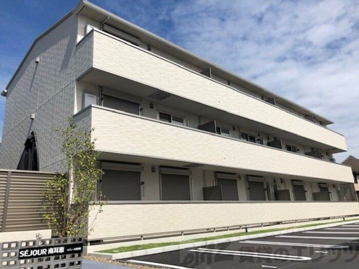 セジュール南耳原 3階建