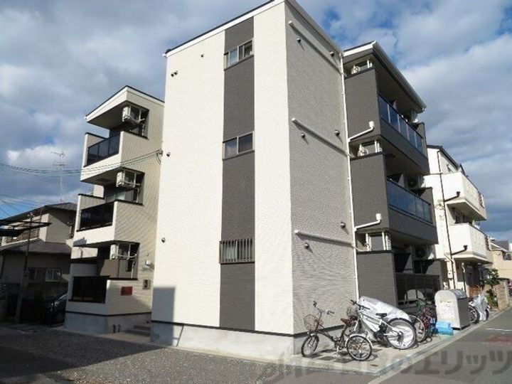 ＧＲＡＮＤＩＲ吹田 3階建