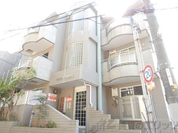ヴィラージュ月ヶ丘 3階建