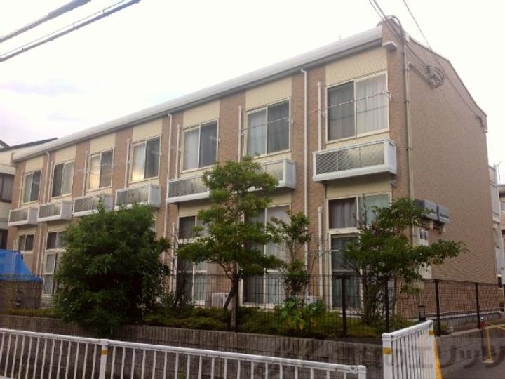 レオパレスＬａＬａグリーンヒル 2階建