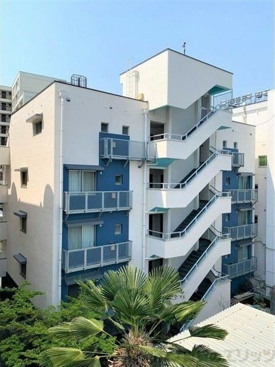 メゾンチサト 5階建