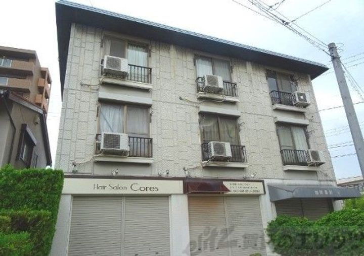 ウラノス壱番館 3階建