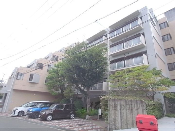 ビエラコート高槻 6階建