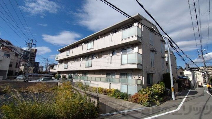 サニーコート 3階建