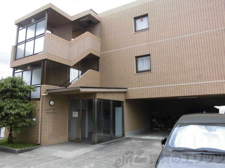 ヴィバコート 3階建