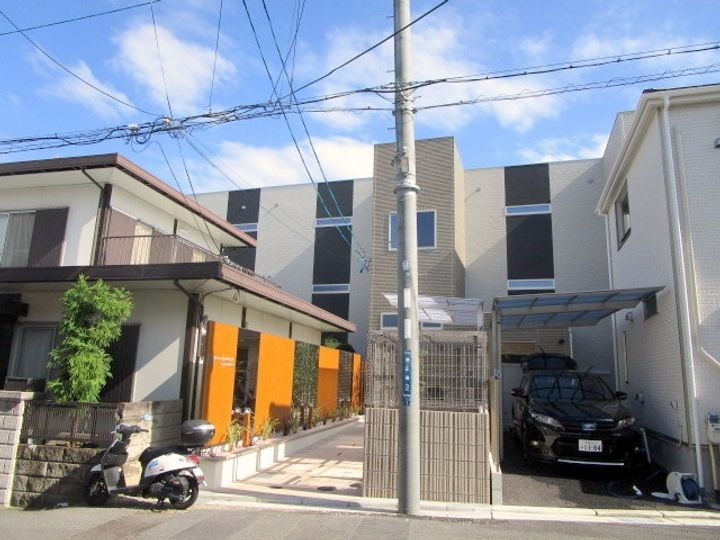 プルメリア東正雀 3階建