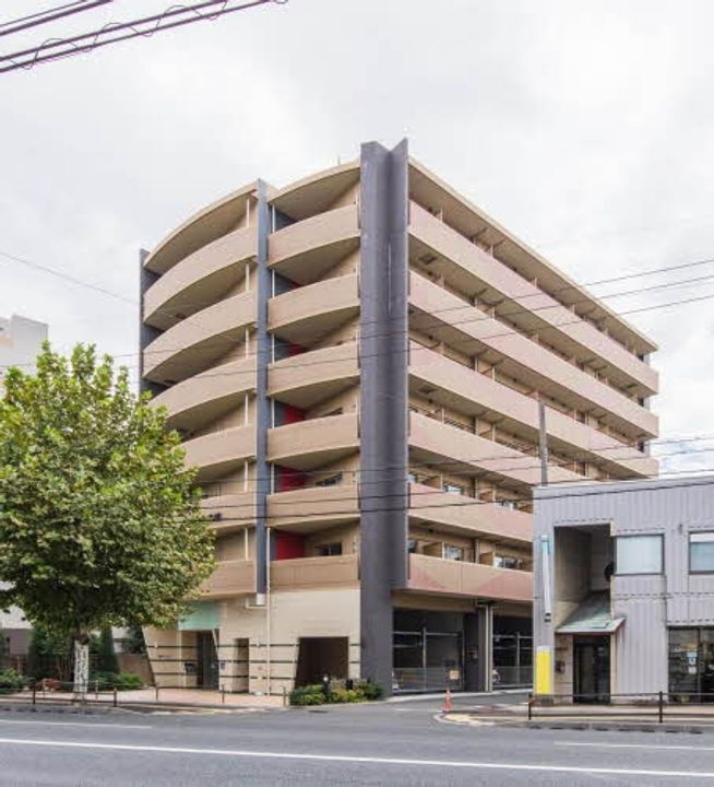 セレニテ高槻 7階建