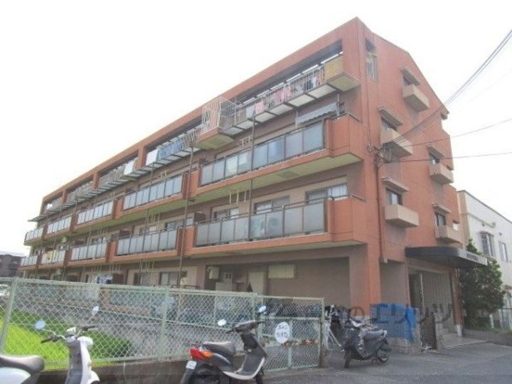 レジェンド川添 4階建
