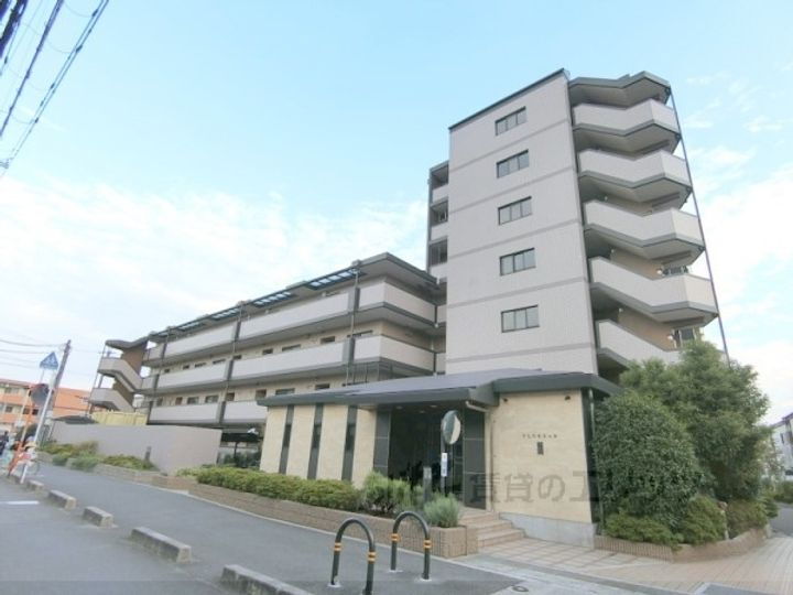 フロレアール・ジーア 7階建