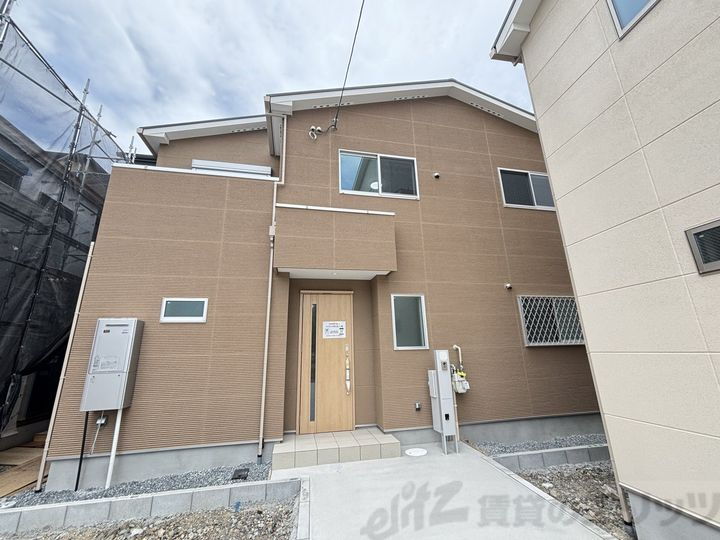 ファミリエ津之江Ａ棟 2階建