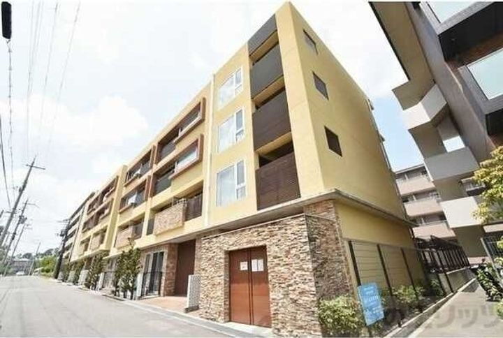 ｒｉｃｃｏ　ｕｎ　ｓａｃｃｏ 4階建