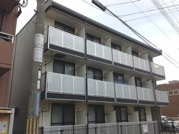 レオパレス風花 3階建