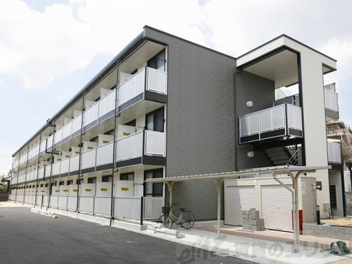 レオパレス南高浜 3階建
