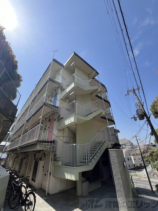 イーズＩＩＩ 4階建