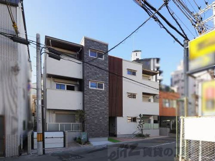 シャーメゾン　プリメーラ 3階建